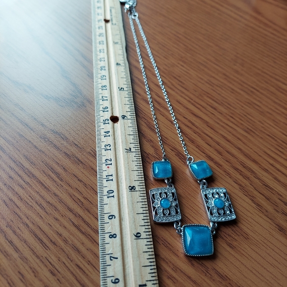 Liz Claiborne Silvertone Necklace w/Blue-ish Faux Stones and Faux Diamonds. - Picture 16 of 16